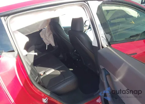 2024 Tesla Model Y Performance Dual Motor All-Wheel Drive z USA, uszkodzony, nr VIN 7SAYGDEF7RF105137